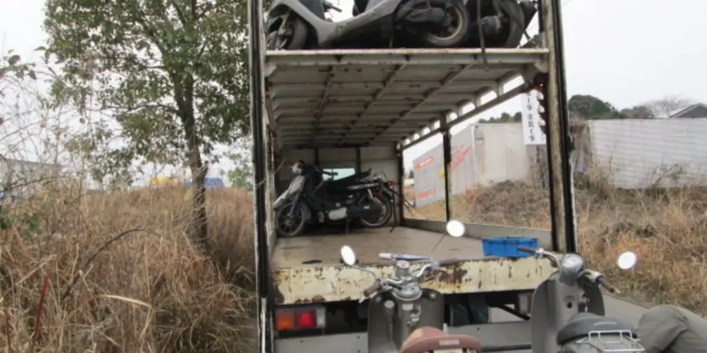 鹿児島市桜ケ丘での放置バイク２台の回収事例｜長期放置バイクも無料回収